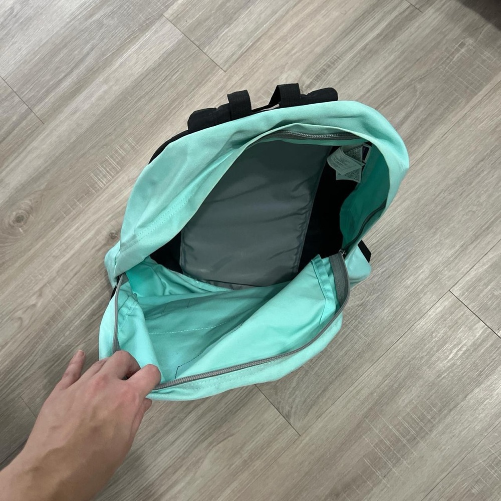 Turquoise Jansport backpack - Picture 2 of 3